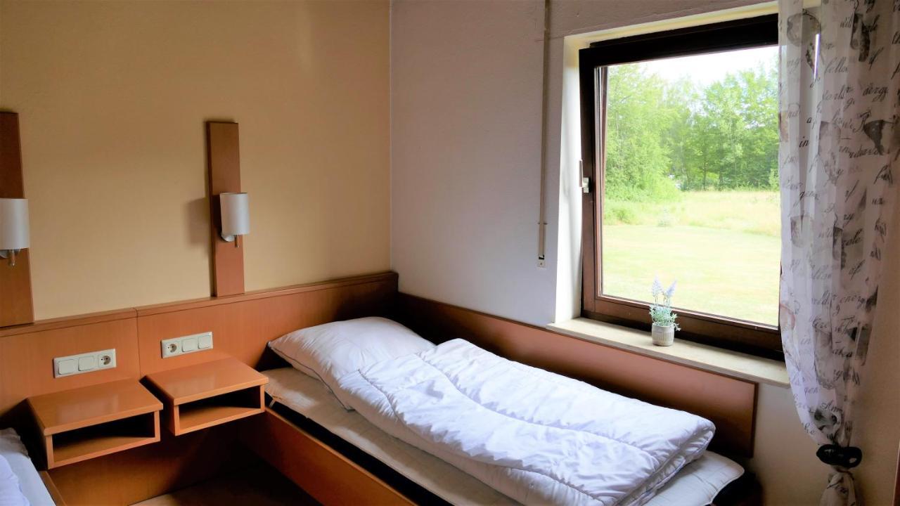Helles Ferienhaus Im Landhausstil Fuer Bis Zu 10 Personen Frielendorf Exterior foto