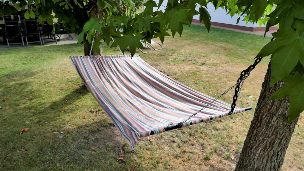 Helles Ferienhaus Im Landhausstil Fuer Bis Zu 10 Personen Frielendorf Exterior foto